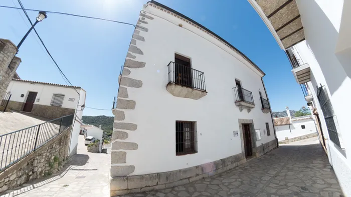 Albergue-Villaluenga-01